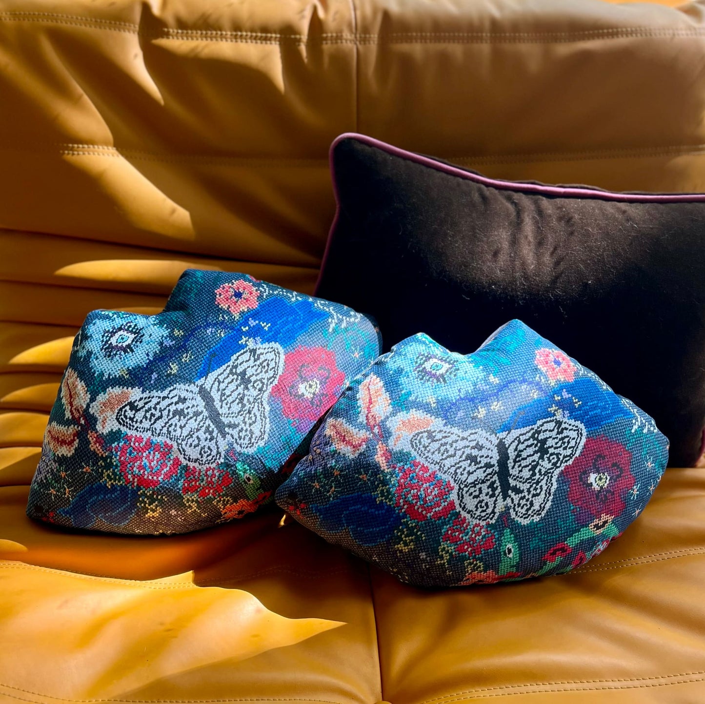 NIGHTSWIMMING KISS pillow lips