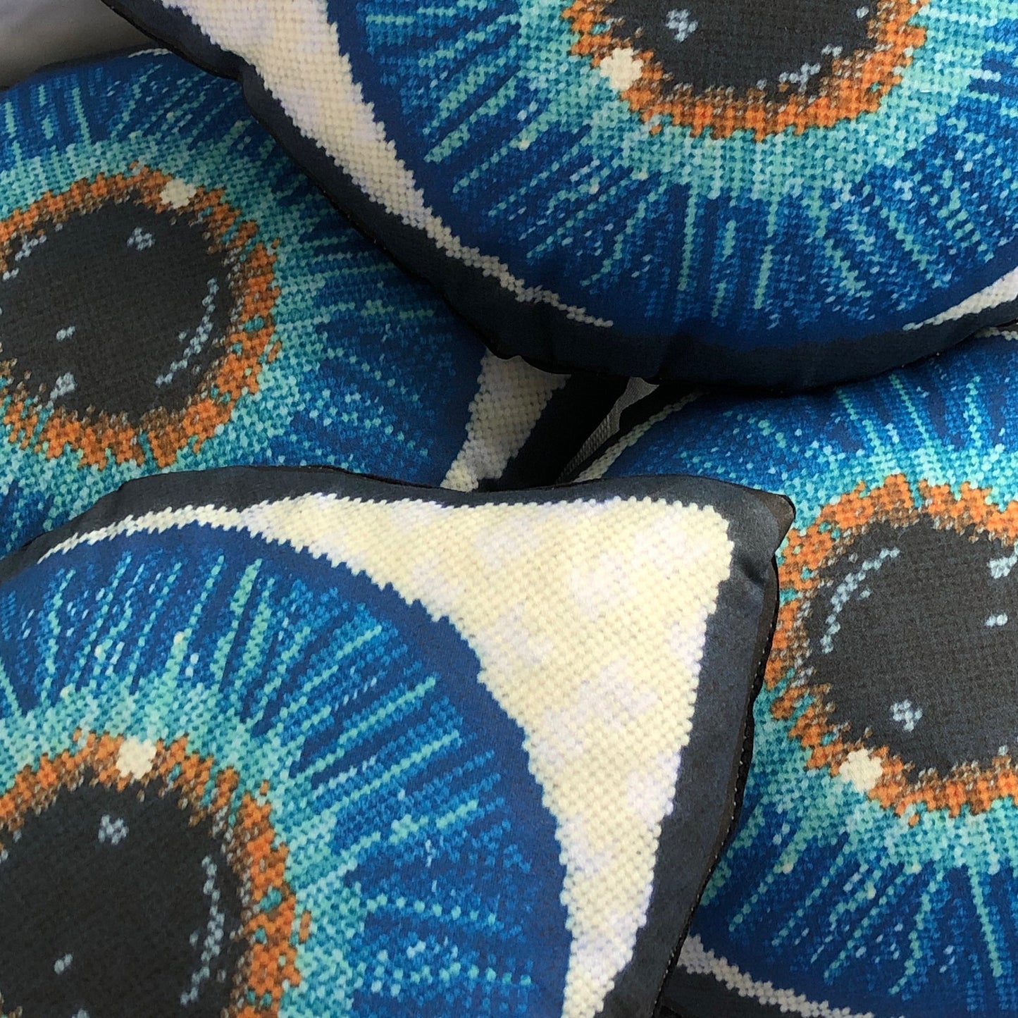 BLUE EYES sculpted organic cotton sateen pillow pair