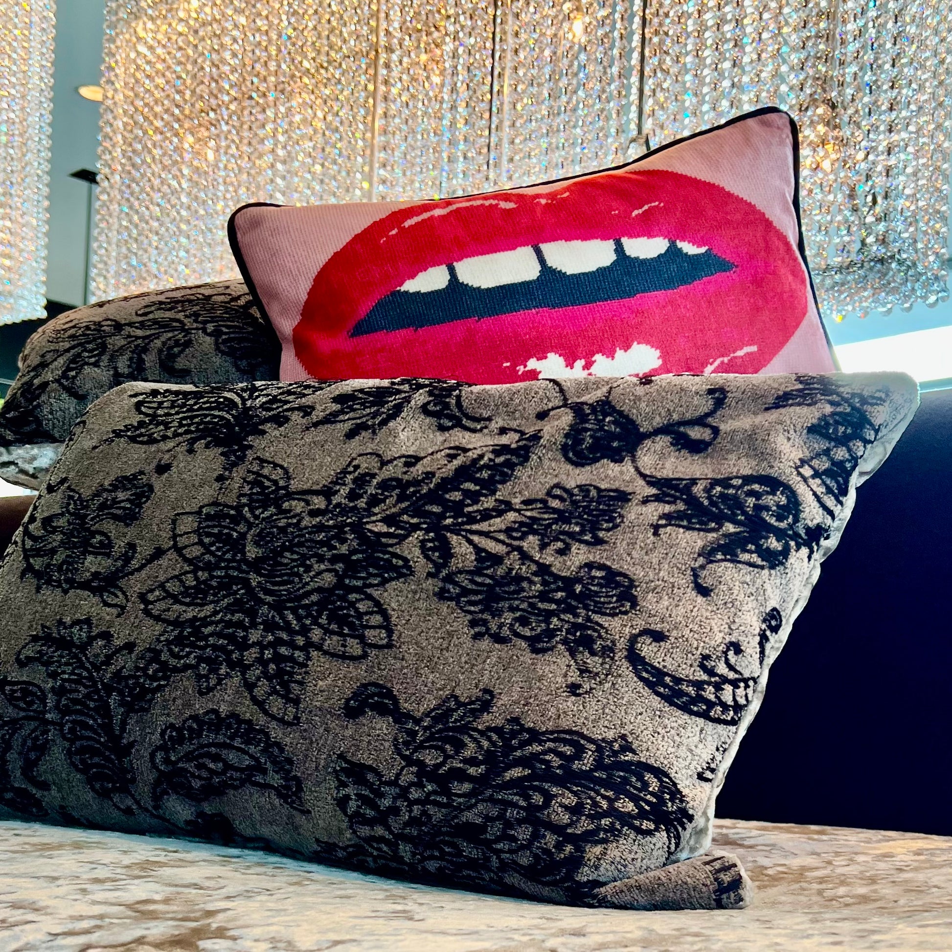 https://mommanithreads.com/products/pink-velvet-lips-embrasse-moi-feather-down-pillow-custom-made-original-design