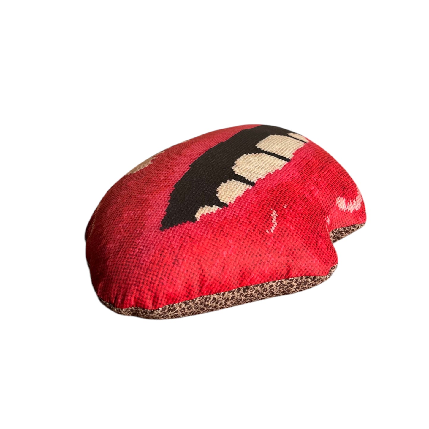 organic cotton sateen EMBRASSE MOI sculpted lips pillow