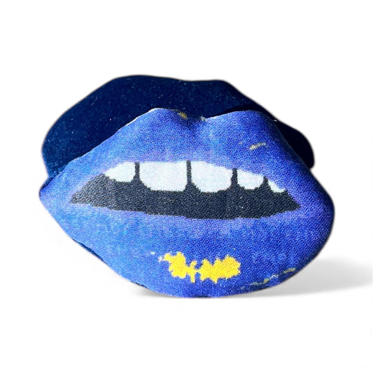 blue EMBRASSE MOI sachet