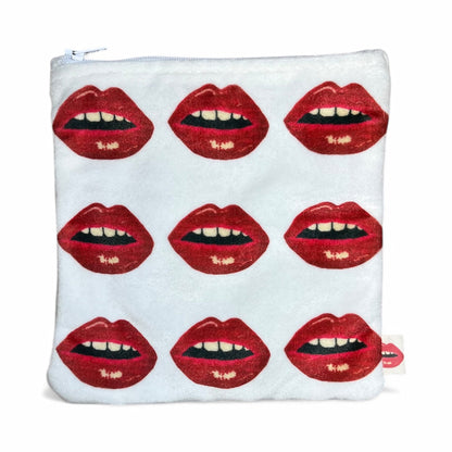 BISOUS BISOUS! pouch