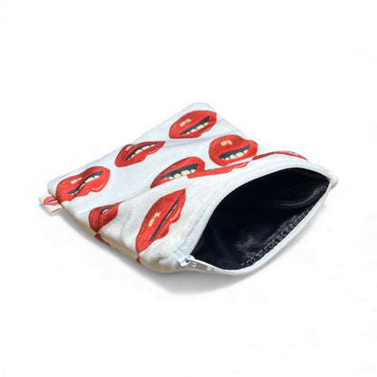 BISOUS BISOUS! pouch