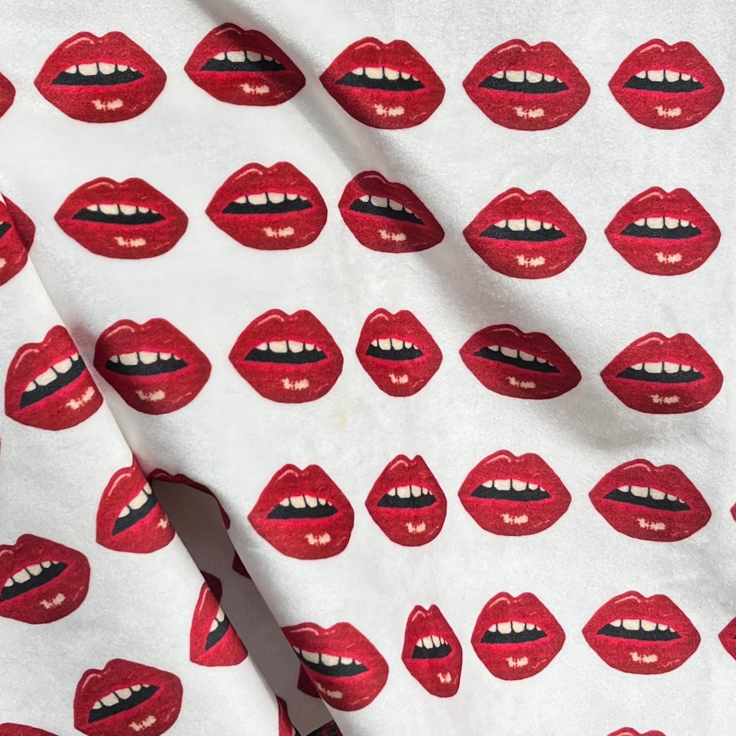 BISOUS BISOUS! red lips velvet by the yard