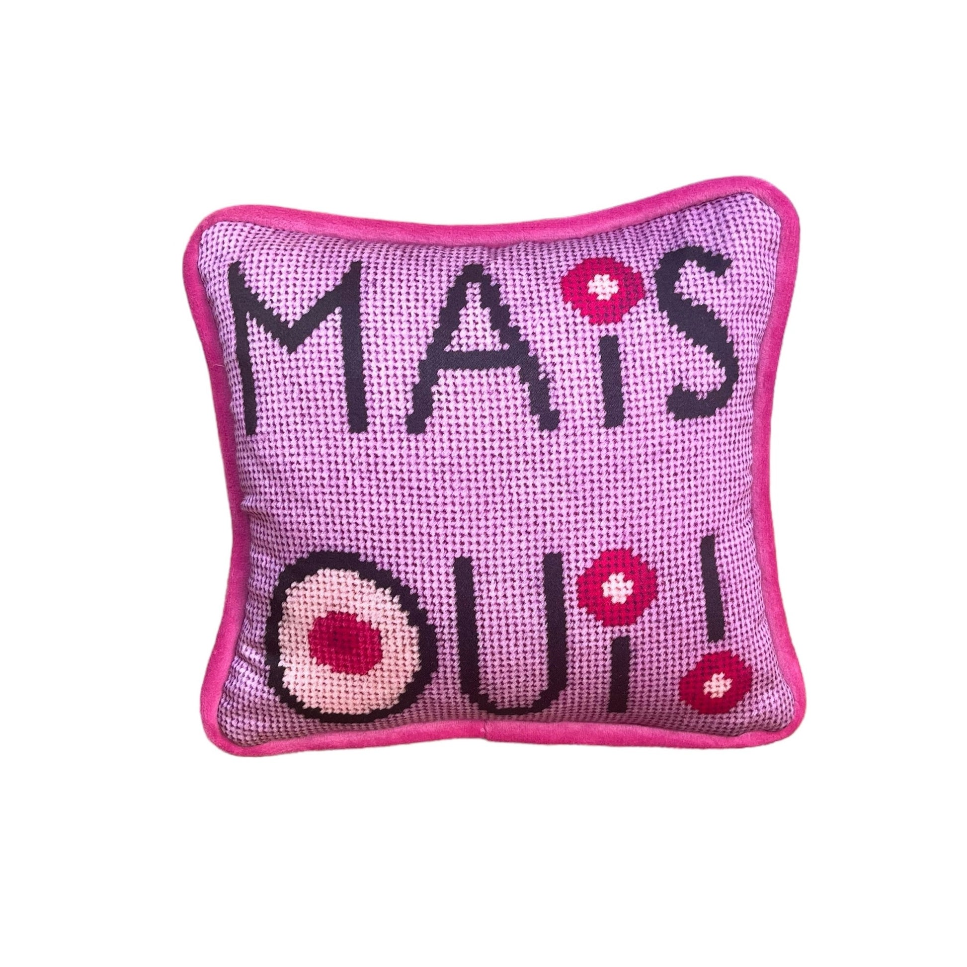 mais oui black stacked text with I dot and O that have cream colored centers with pink circles. Lavender pink background.