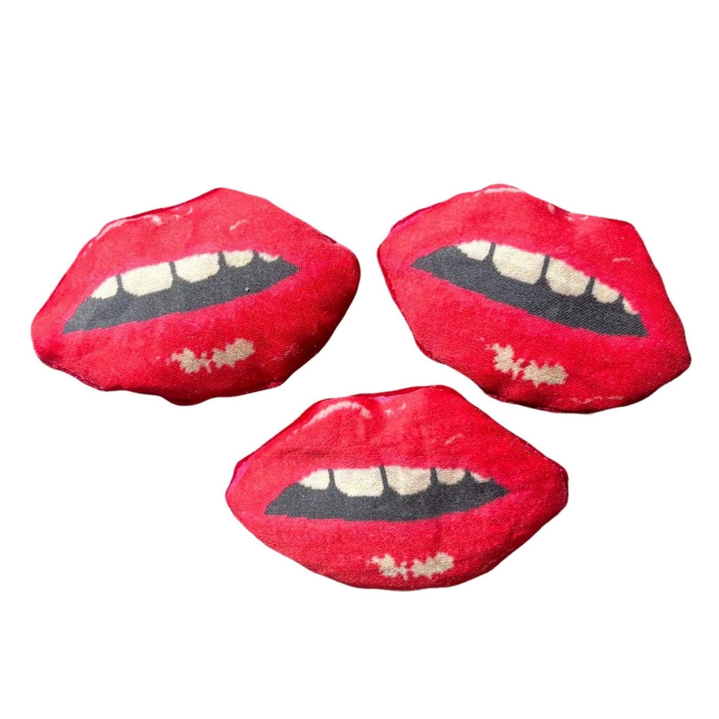  red lips-shaped lavender sachet