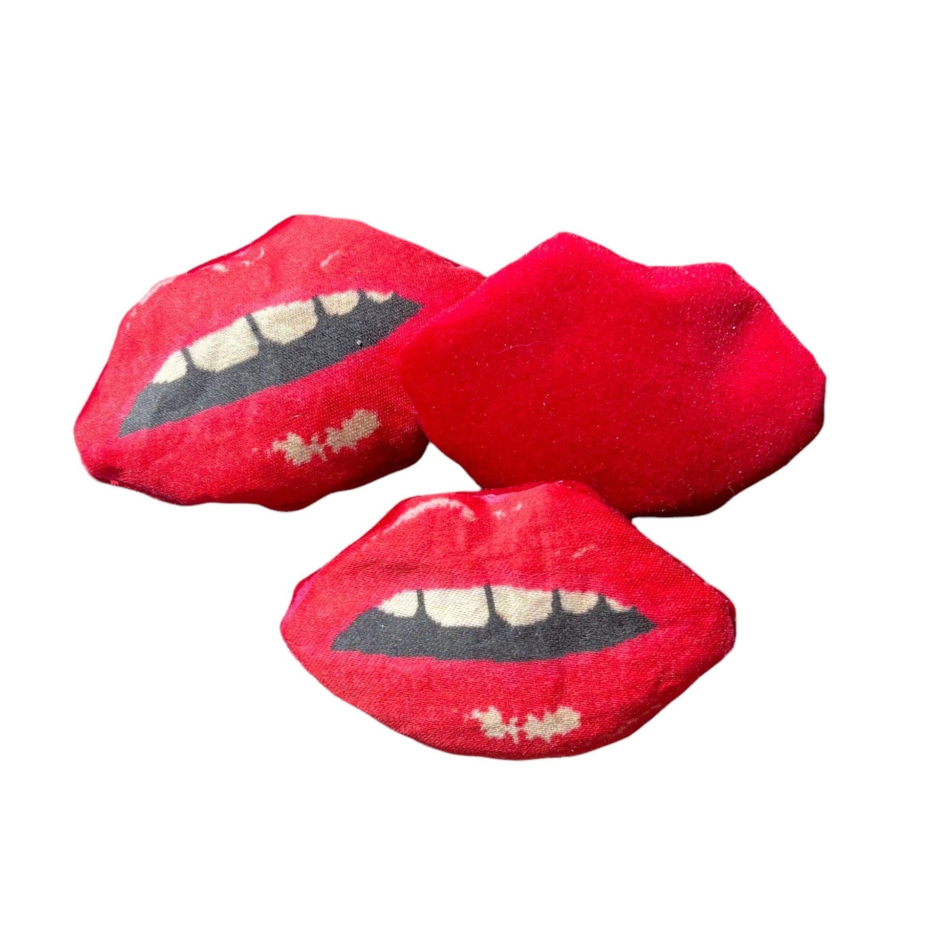  red lips-shaped lavender sachet