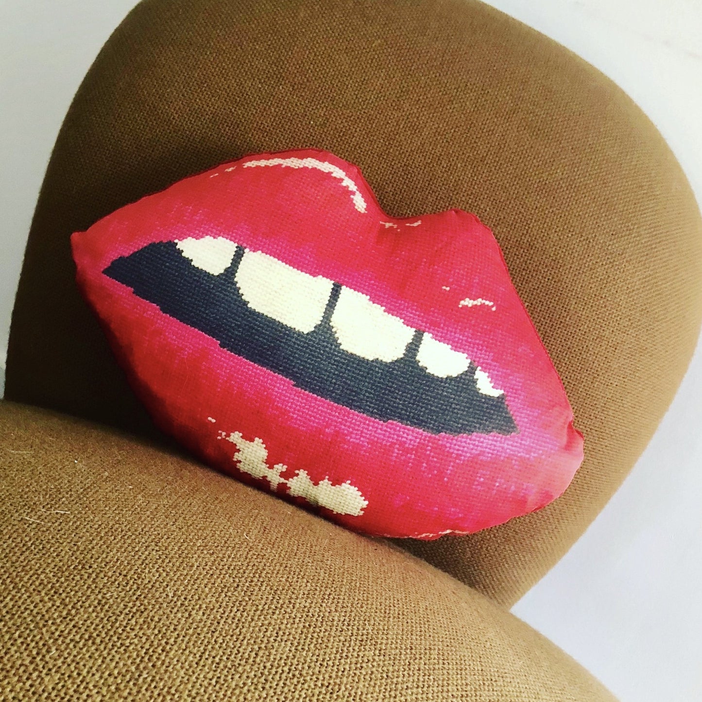 Pierre Paulin chair with sculpted red lips pillow