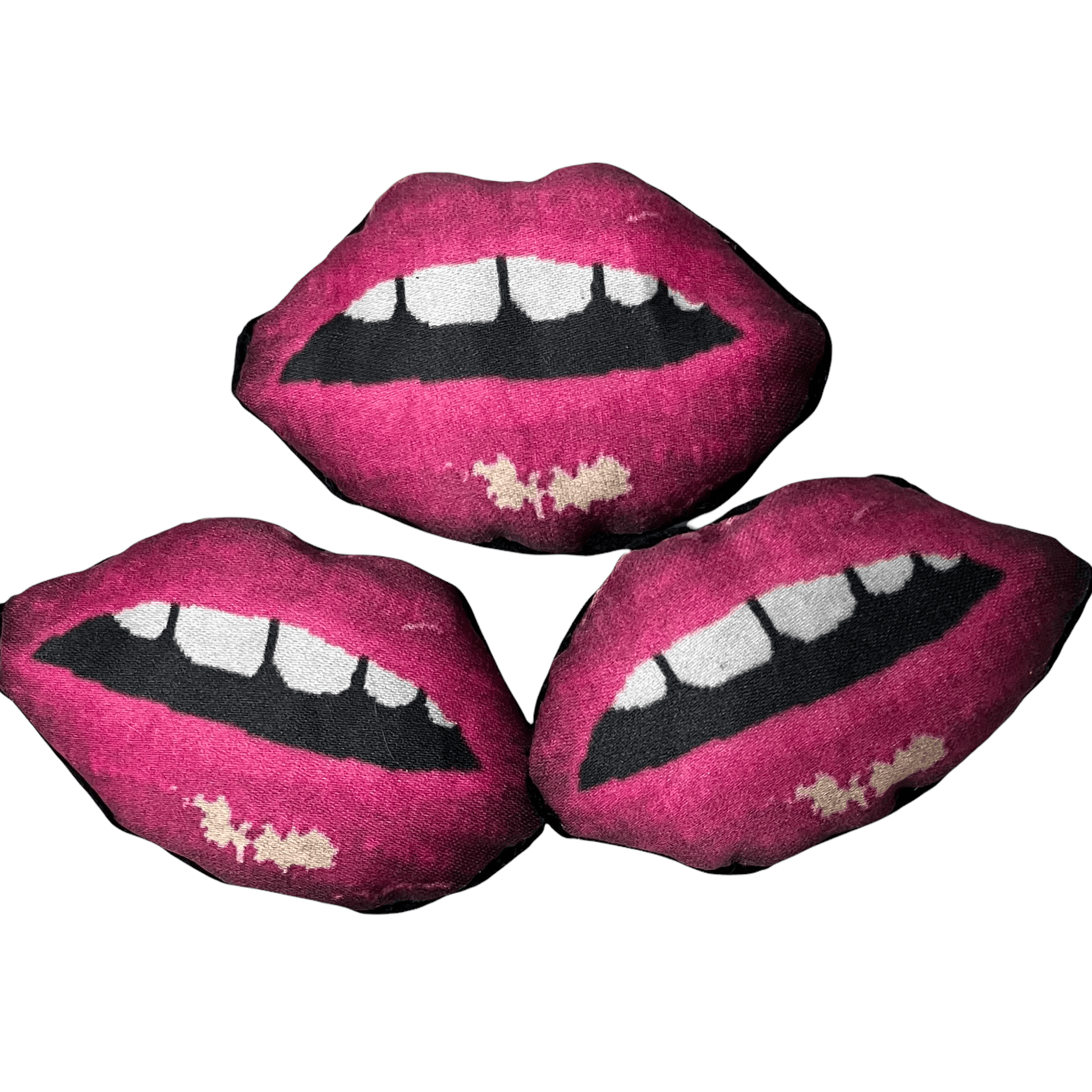 organic French lavender EMBRASSE MOI magenta lips sachets - mommani threads